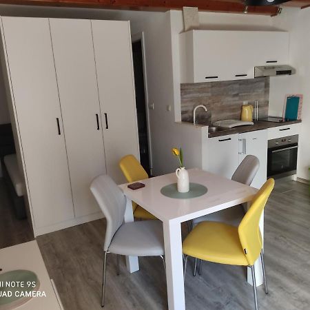Fina M Studio Apartman Kali Eksteriør bilde