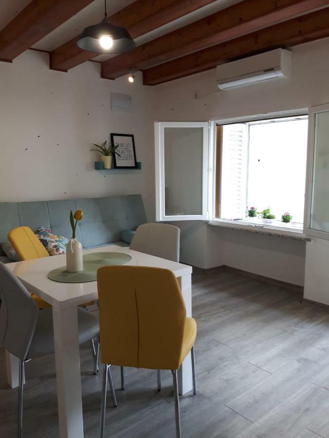 Fina M Studio Apartman Kali Eksteriør bilde